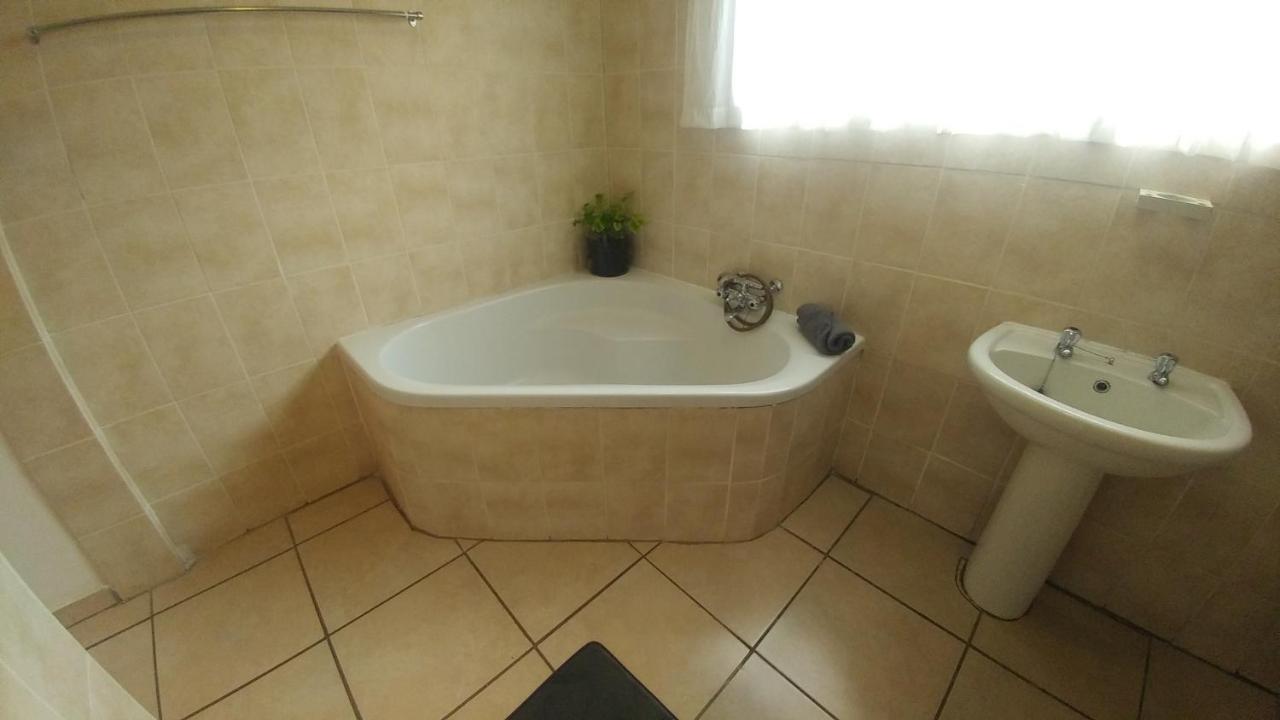 Four Seasons Self-Catering Guest House Граскоп Екстер'єр фото